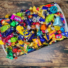 Load image into Gallery viewer, Chocolate Wrapped Share Platter