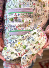 Load image into Gallery viewer, Vintage 1960's | Elves in the Forest Apron & Oven Mitt