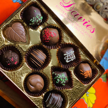 Load image into Gallery viewer, Davies Gold Chocolate Box 140g