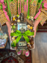 Load image into Gallery viewer, Gin Deluxe Chocolate Share Tray
