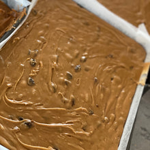 Load image into Gallery viewer, Rum &amp; Raisin Fudge Bar
