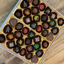 Load image into Gallery viewer, Davies Gold Chocolate Box 550g
