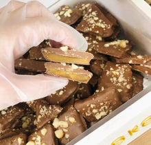 Load image into Gallery viewer, Kokopod Milk Butter Macadamia Nut Toffee
