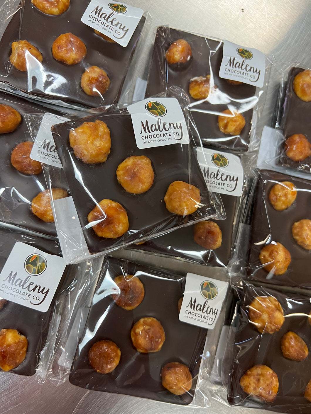 Mini Caramelised Macadamia Nut Dark Bar